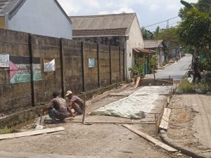 Diduga Proyek Betonisasi Di Perumahan Sentralene Jalan Somang Kecamatan Parung Panjang Tidak Transparan