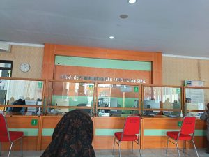 Jam Sudah Di Buka, Meja Masih Kosong, Warga Gunung Kidul, Soroti Pelayanan Disdukcapil.