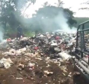 Asap, DiBalik Pemilahan : TPA Desa Kaduagung Masih Membara, Transparansi Pungutan Sampah Rp 10 Ribu Di Pertanyakan.