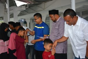 Wali Kota Langsa, “Jefri Santana S Putra SE”, Salurkan Bantuan, Berupa Sembako, Makan Ringan, Pakaian Baru, Kain Sarung, Jilbab, Peralatan Mandi, Susu Dan Uang Santunan, Bagi Anak Yatim/Piatu.