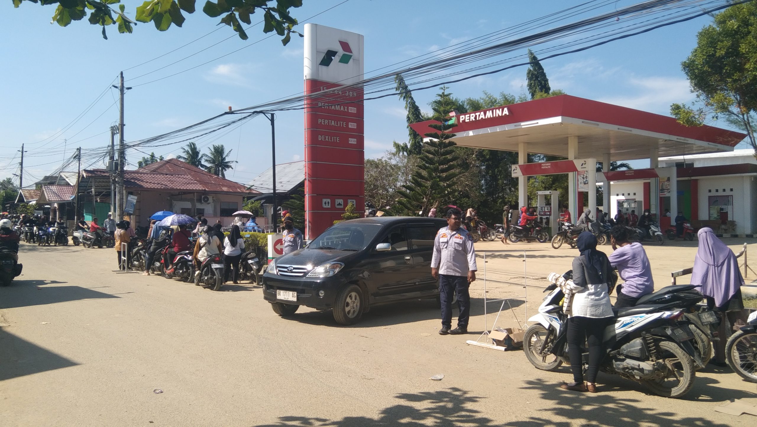 Cukup Sangat Gawat, Dengan Modusnya 10 Personil Dishub Pemko Langsa, Yang Berpura-Pura Lakukan Pengamanan Arus La-Lin Di Areal Depan SPBU “Galon” Nomor 15.244.309.