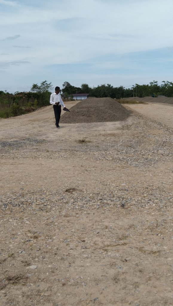 Dugaan Terkesan Tumpang Tindih, Pelaksanaan Proyek Pekerjaan Pengerasan Badan Jalan, Di Pintu 3 Unsam Belakang.