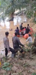 Kisah Kapolsek Cot Girek Polres Aceh Utara, Evakuasi Anggota Polsek Langkahan Dan Masyarakat.