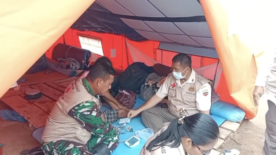 Dari Desa ke Desa, Layanan Kesehatan TNI-Polri Keliling Obati Warga Terdampak Bencana Sumatra.