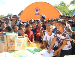 Kapolda Aceh, Serahkan Bantuan Kemanusiaan, Kepada Pengungsi Banjir Dan Longsor, Di Bener Meriah