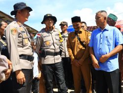 Kapolda Aceh, Serahkan Bantuan Kemanusiaan, Kepada Pengungsi Banjir Dan Longsor, Di Bener Meriah