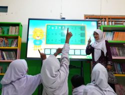 17 Ribu Papan Interaktif Digital Terkirim ke Sekolah-sekolah di Sumut, Siswa Lebih Semangat Belajar.