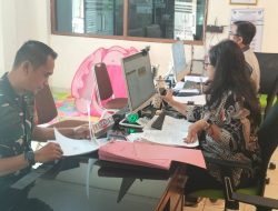 Dukung Tugas Teritorial, Babinsa Serengan Puldatater Di Kantor Kelurahan.
