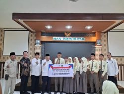 Legislator Gerindra Salurkan PIP di Blitar, Perkuat Akses Pendidikan Siswa Madrasah.