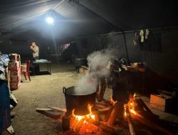 Dapur Umum TNI Terus Mengepul, Dukung Masyarakat dan Prajurit di Wilayah Bencana Sumatera.