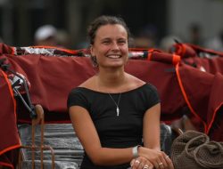 Momen WN Jerman Happy Jajal Becak Listrik Bantuan Prabowo: Ini Inisiatif yang Bagus.