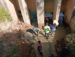 Dengan Sikap Tegasnya, Geuchik Sidodadi, Lakukan Pembersihan Pintu Air, Di Lorong 2 Dusun Sadar Titi Manirah, Usainya Panca Banjir.