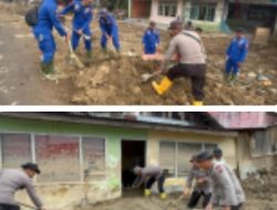 Personel Brimob Lanjutkan Bersih-bersih Rumah Warga dan Buat Saluran Air di Sumbar.