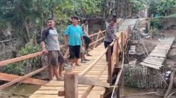 Sat Brimob Polda Sumbar Bangun Jembatan Darurat Penghubung Dua Nagari, Di Padang Pariaman.