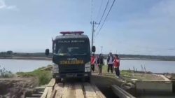 Polri Hadir Untuk Kemanusiaan, Pengungsi Banjir, Di Bireuen Terima Layanan Kesehatan Gratis.