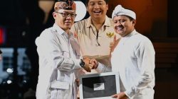 Sekjen Sugiono Resmi Berikan KTA untuk Bupati Sumedang, Dony Ahmad yang Gabung Gerindra.