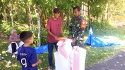 Lewat Komsos Produktif, Babinsa Koramil 01/Sukajaya Serap Aspirasi Petani dan Bantu Angkut Gabah