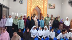 Presiden Komisaris PT.JWM H. Otong Kosasih Menberikan Langsung Bantuan Sosial Kepada Anak Yatim – Dhuafa