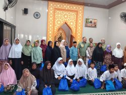 Presiden Komisaris PT.JWM H. Otong Kosasih Menberikan Langsung Bantuan Sosial Kepada Anak Yatim – Dhuafa